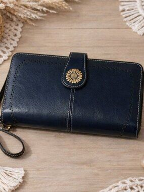 Sendefn Bi-Fold Wallet Quiet Luxury Minimalist Classic Modern Capsule Wardrobe